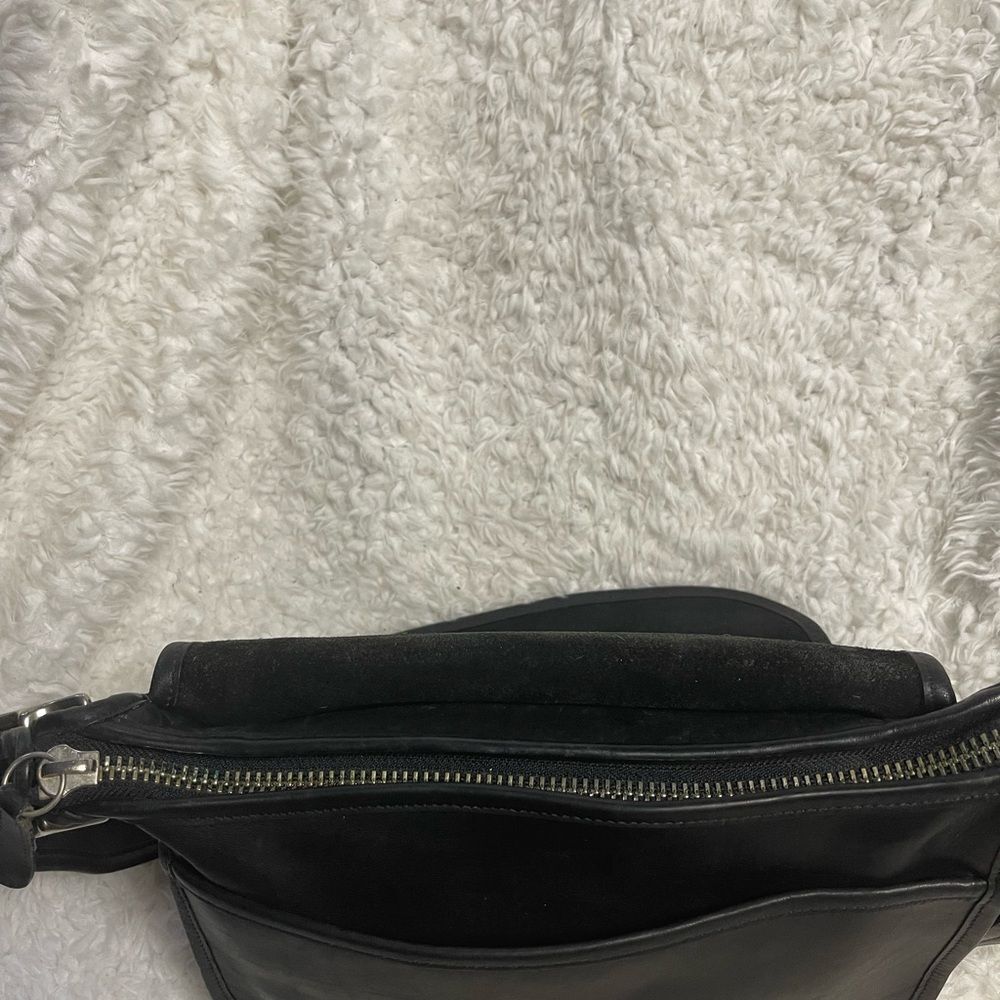 Vintage COACH 9951 Patricia’s Legacy bag crafted in black glove-tanned leather. - Picture 13 of 16